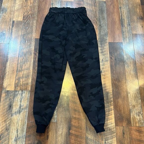 Lululemon joggers4 (4400) - Picture 5 of 7